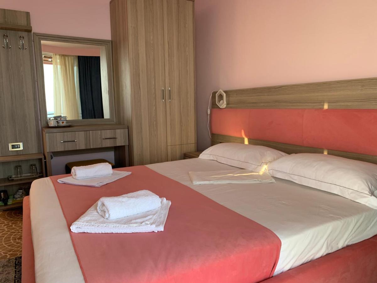 Hotel Odhisea Qeparo Esterno foto
