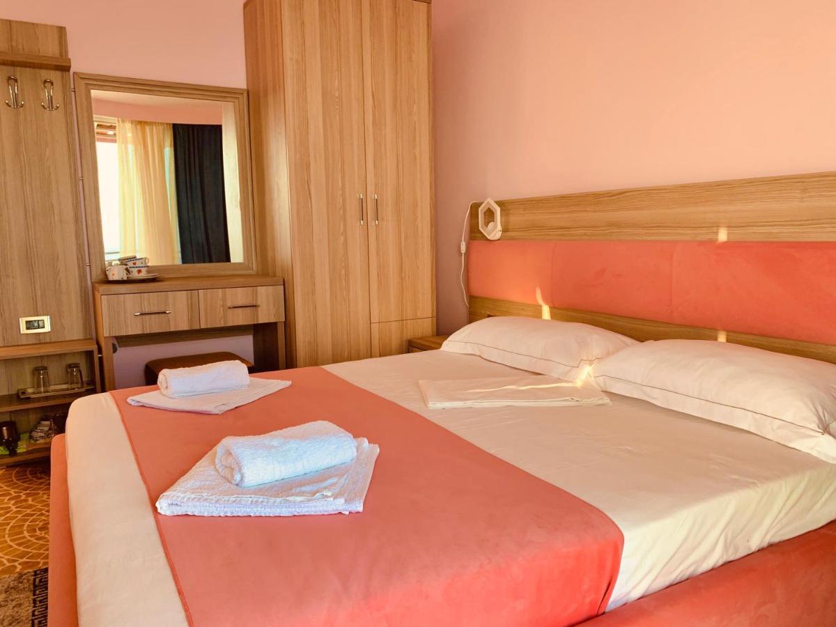 Hotel Odhisea Qeparo Esterno foto