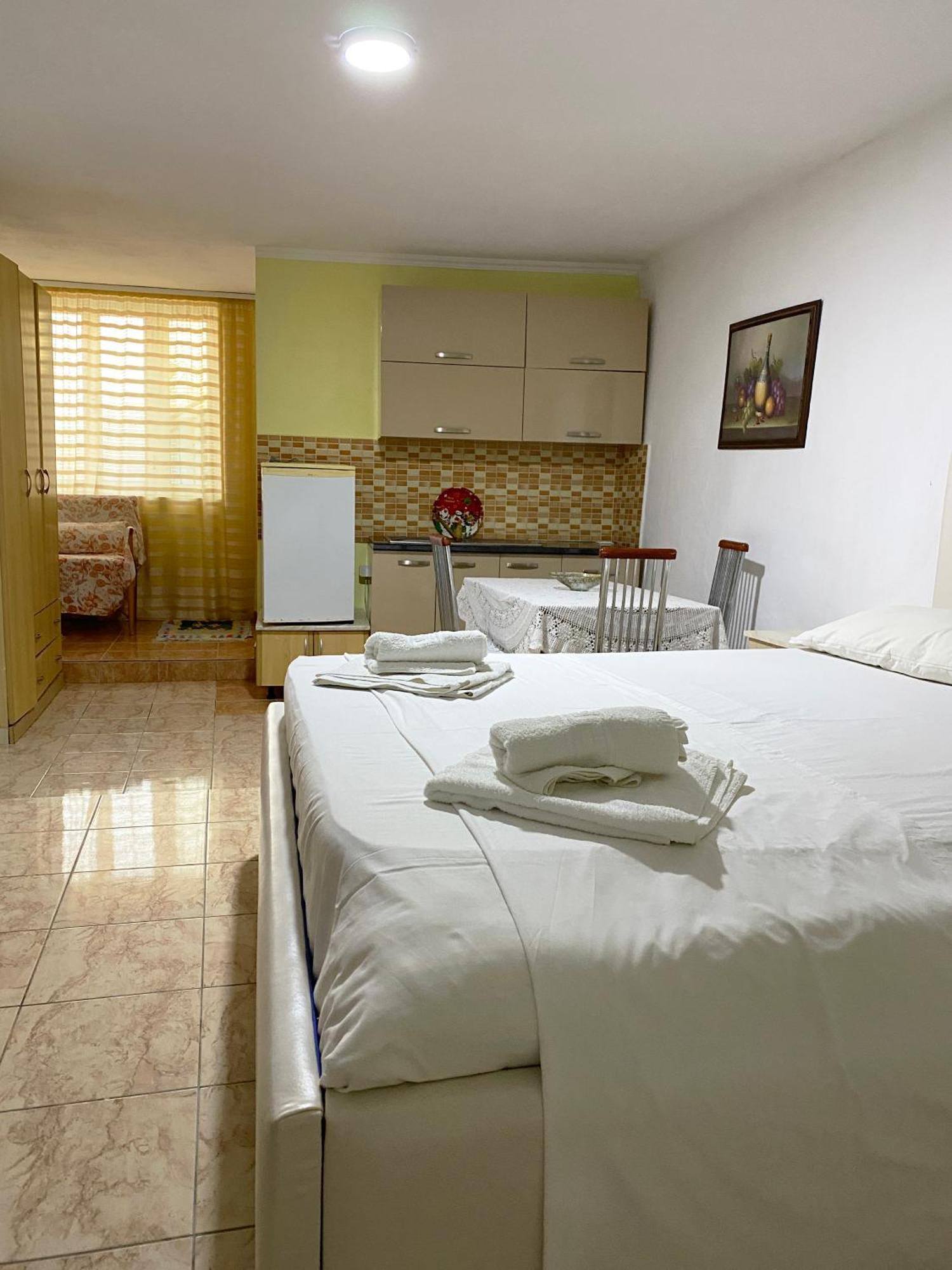Hotel Odhisea Qeparo Esterno foto