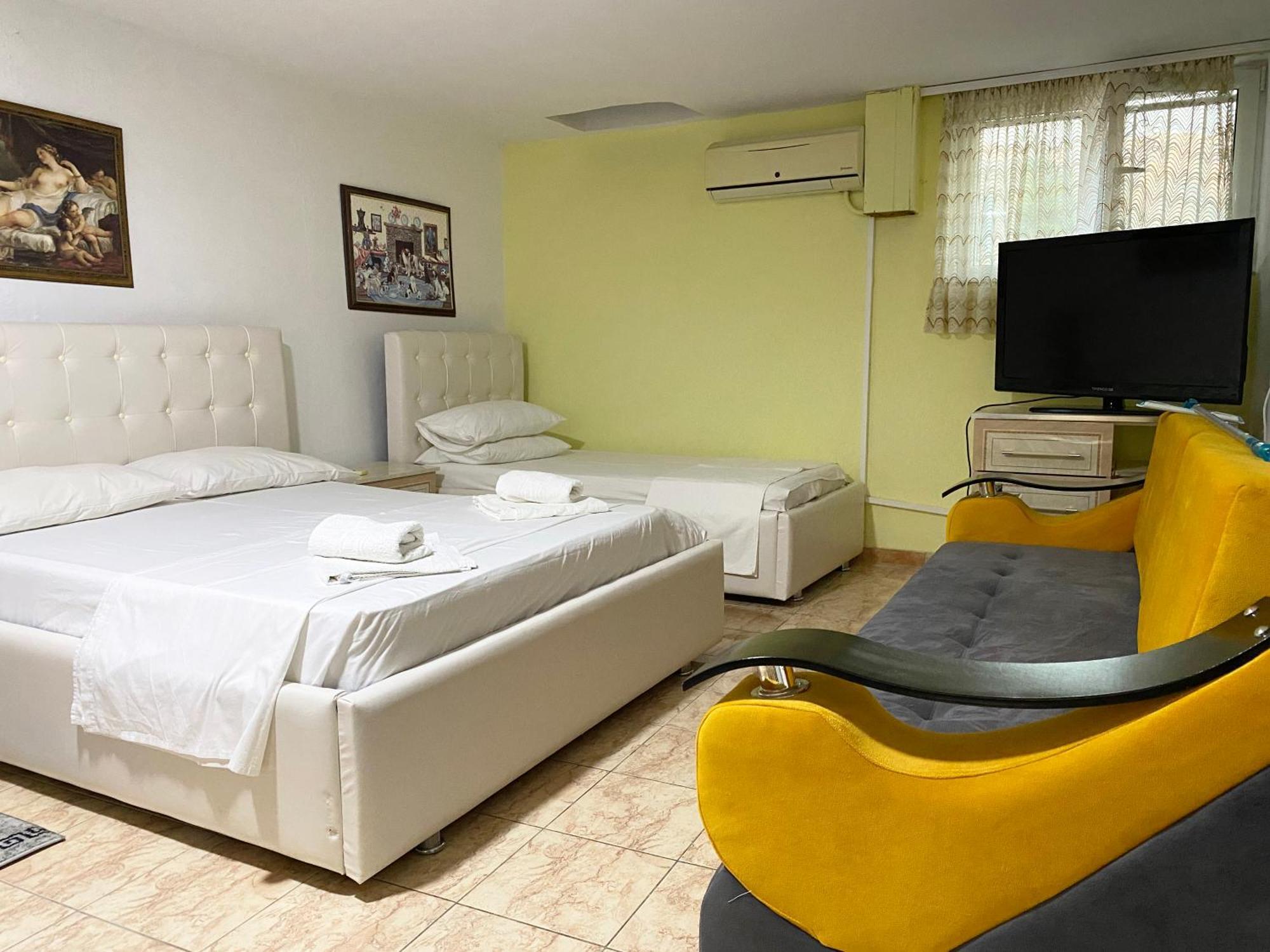 Hotel Odhisea Qeparo Esterno foto