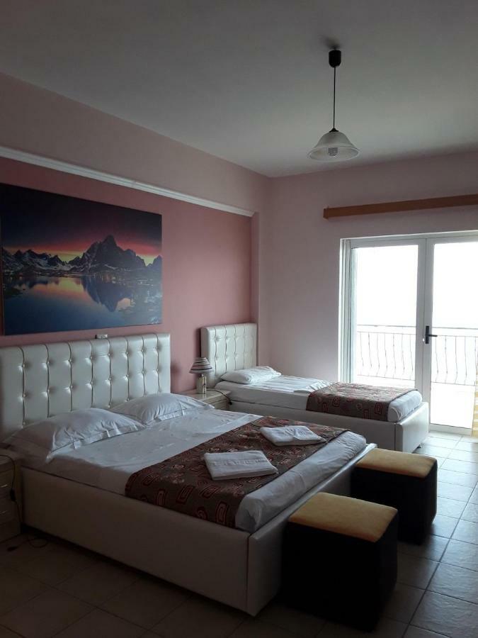Hotel Odhisea Qeparo Esterno foto